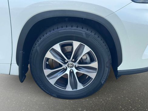 Certified 2020 Toyota Highlander XLE AWD/4WD image 8