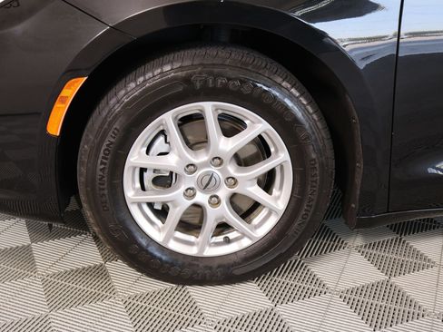Used 2022 Chrysler Pacifica Touring-L FWD image 18