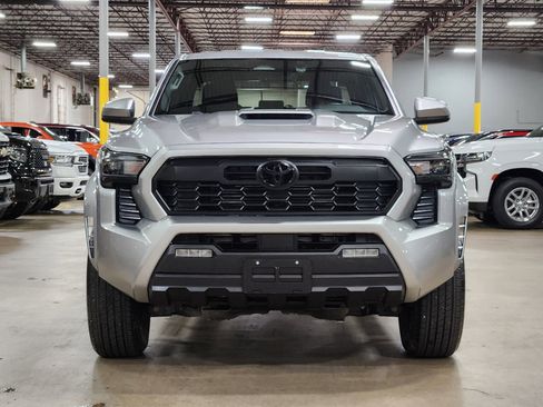Used 2024 Toyota Tacoma TRD Sport RWD image 2
