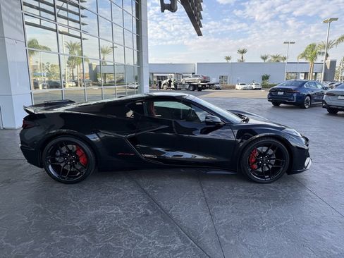 Used 2025 Chevrolet Corvette Z06 image 3