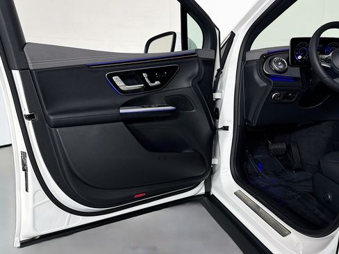New 2026 Mercedes-Benz EQE 320 4MATIC SUV image 19