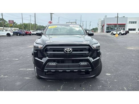 Certified 2024 Toyota Tacoma SR5 AWD/4WD image 2