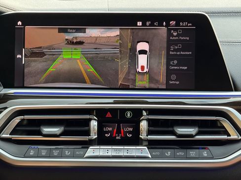Used 2020 BMW X7 M50i w/ Dynamic Handling Package AWD/4WD image 12