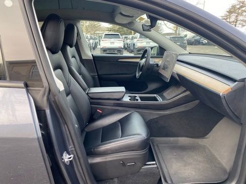 Used 2022 Tesla Model Y Long Range image 34