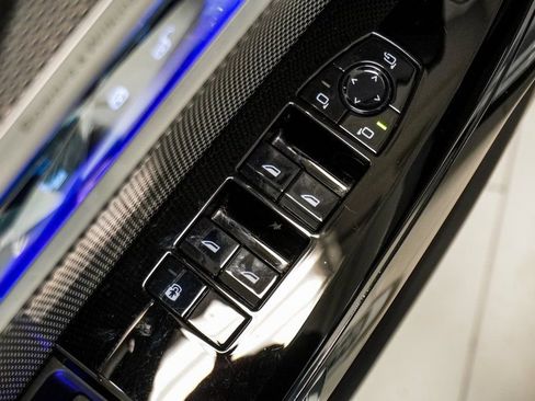 Used 2023 BMW 760i xDrive w/ Executive Package image 30