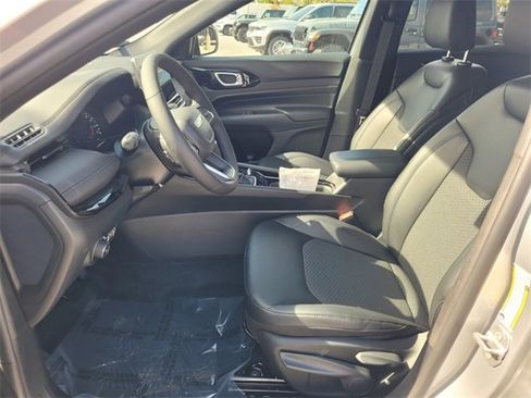 New 2026 Jeep Compass Latitude image 4