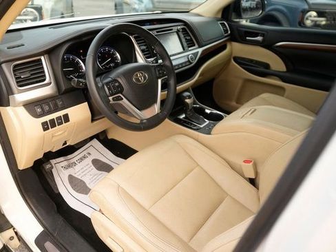 Used 2018 Toyota Highlander Limited image 8