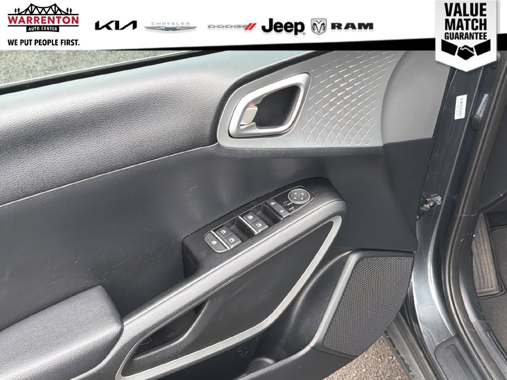 Used 2022 Kia Soul LX w/ Technology Package FWD image 14