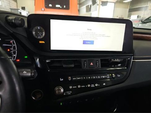 Used 2023 Lexus ES 300h w/ Accessory Package (Z1) FWD image 6