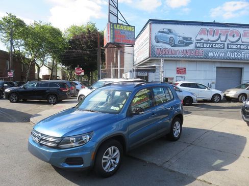Used 2017 Volkswagen Tiguan S AWD/4WD image 2