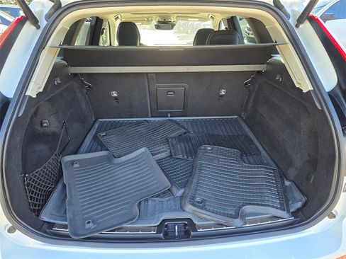 Used 2021 Volvo XC60 T5 Momentum w/ Advanced Package image 48