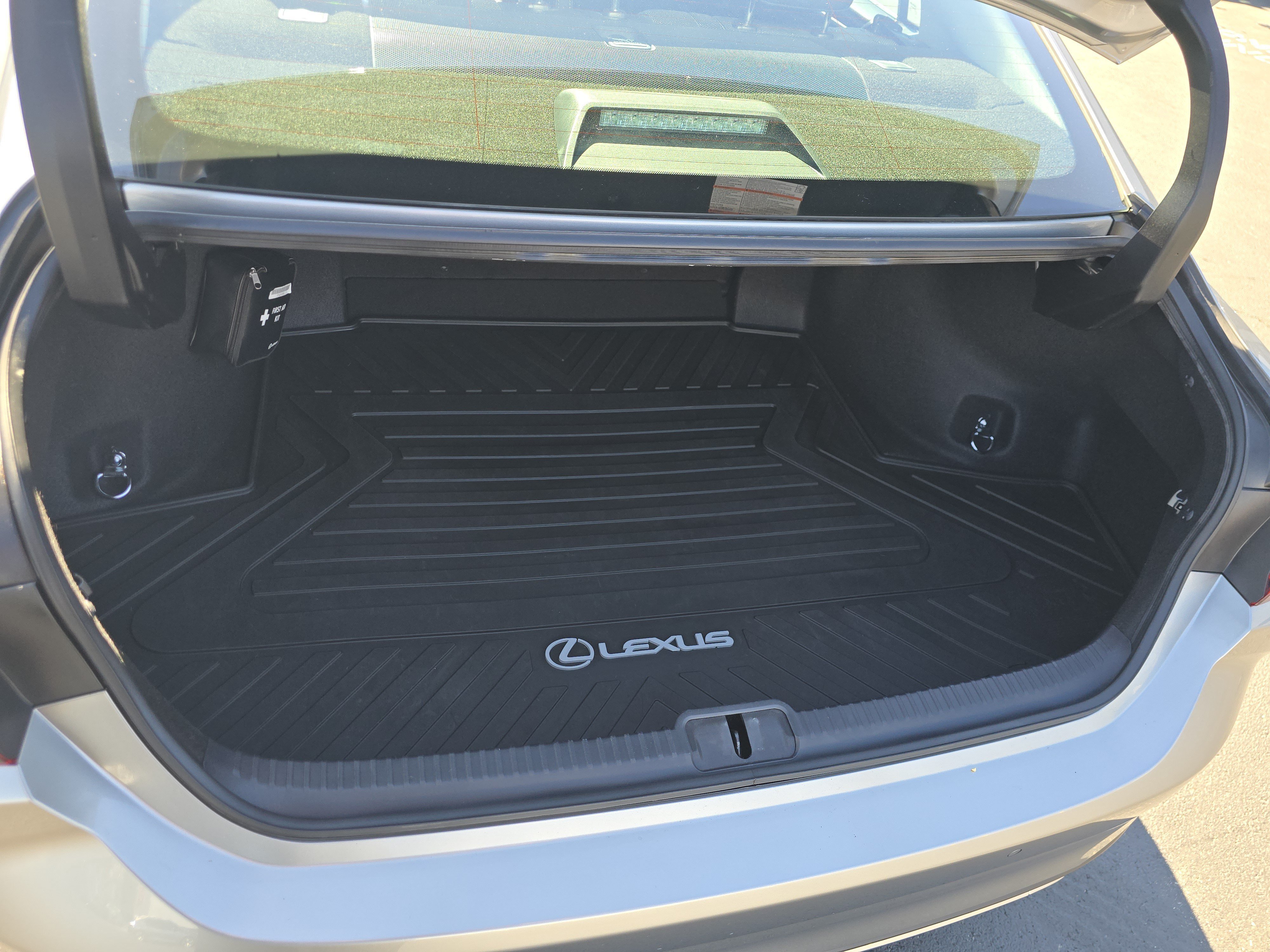 Used 2021 Lexus ES 300h w/ Accessory Package FWD image 18