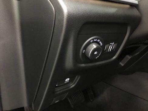 Used 2025 Jeep Grand Cherokee Limited AWD/4WD image 8