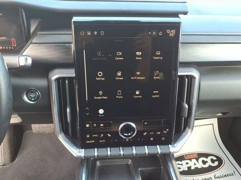 Used 2025 GMC Acadia Elevation image 11