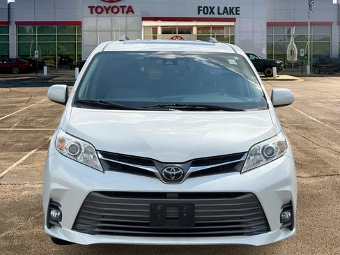 Used 2020 Toyota Sienna XLE w/ XLE Navigation Package AWD/4WD image 8
