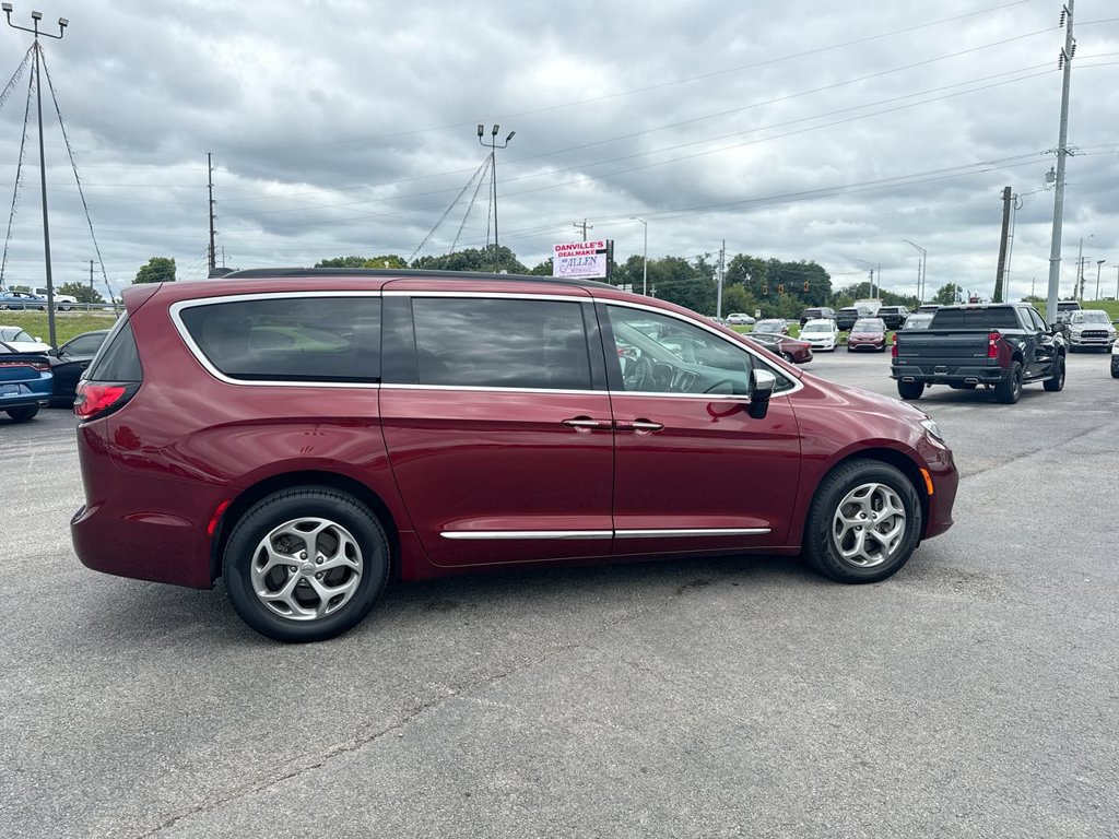 Used 2023 Chrysler Pacifica Limited AWD/4WD image 14