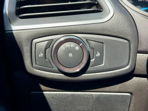 Used 2017 Ford Edge SE FWD image 25