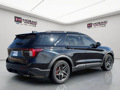 Used 2025 Ford Explorer ST image 8