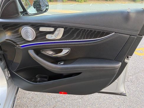 Used 2019 Mercedes-Benz E 300 4MATIC image 38