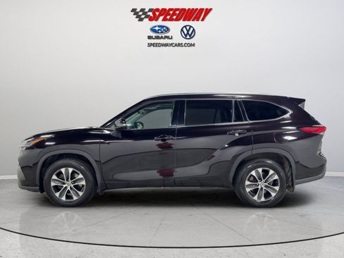Used 2021 Toyota Highlander XLE AWD/4WD image 10