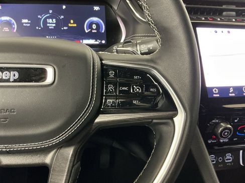 Used 2022 Jeep Grand Cherokee Overland image 16