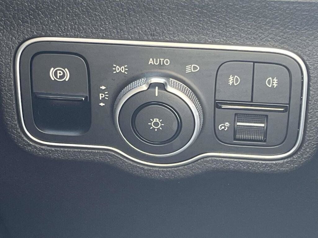 Certified 2024 Mercedes-Benz GLB 250 4MATIC image 34