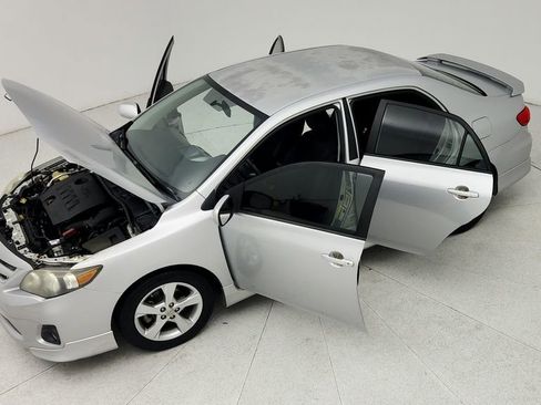 Used 2013 Toyota Corolla S image 41