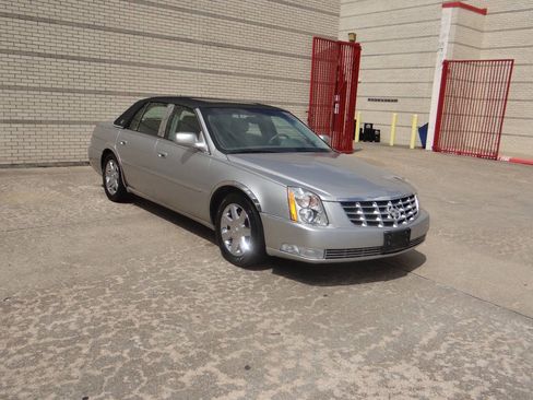 Used 2007 Cadillac DTS Luxury I w/ Sun And Sound Package image 5