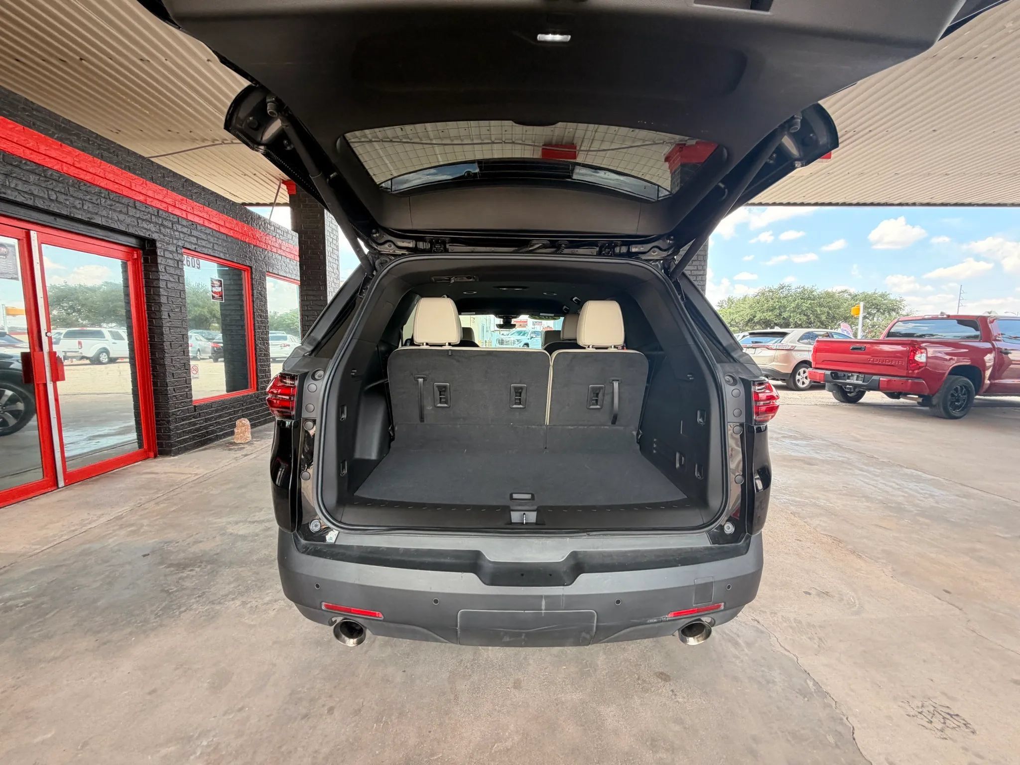 Used 2022 Chevrolet Traverse LT w/ LT Premium Package FWD image 33