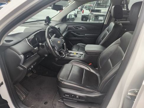 Used 2020 Chevrolet Traverse Premier FWD image 3