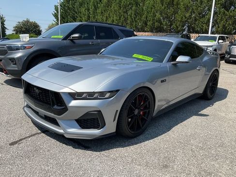 Used 2025 Ford Mustang GT Premium RWD image 3