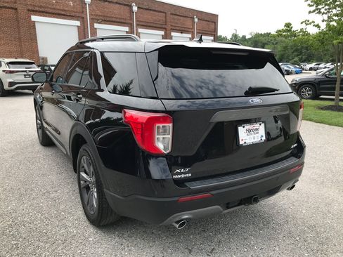 Used 2022 Ford Explorer XLT w/ Equipment Group 202A AWD/4WD image 6