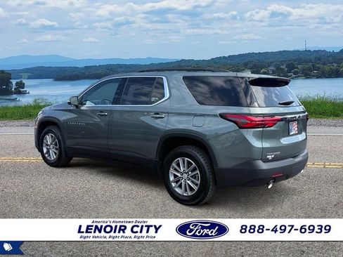 Used 2023 Chevrolet Traverse LT FWD image 5