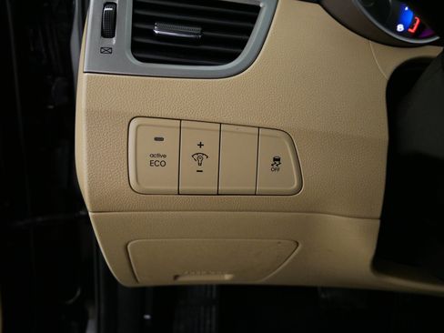 Used 2013 Hyundai Elantra Limited image 26