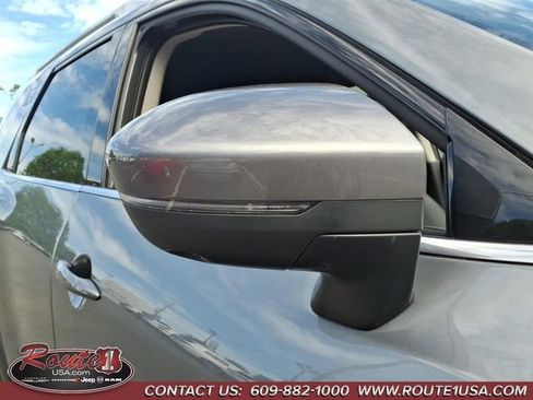 Used 2025 Nissan Pathfinder SL FWD image 11