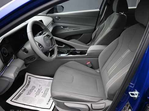 Used 2025 Hyundai Elantra SEL FWD image 11