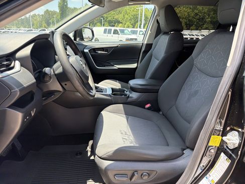 Used 2021 Toyota RAV4 XLE AWD/4WD image 16