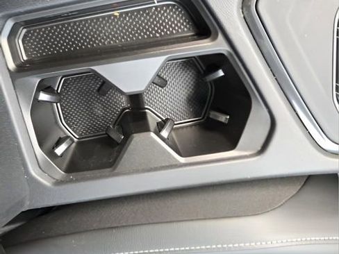 Used 2023 Volkswagen Tiguan SE w/ Panoramic Sunroof Package image 25