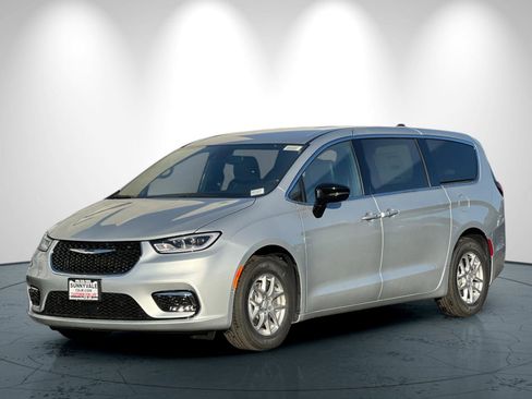 New 2026 Chrysler Pacifica Select image 8