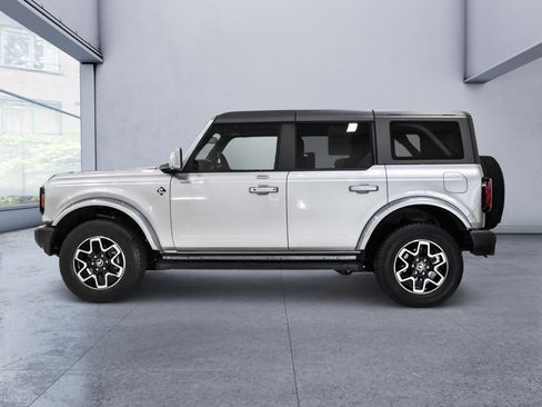 Used 2023 Ford Bronco Outer Banks AWD/4WD image 3