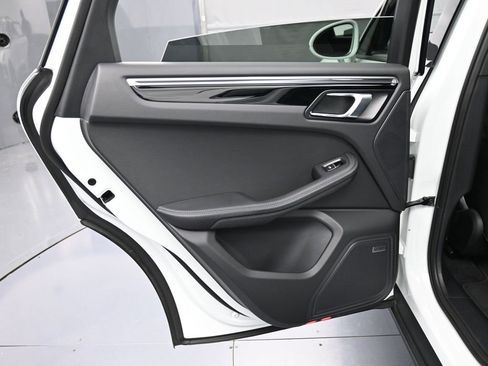 Certified 2025 Porsche Macan image 23