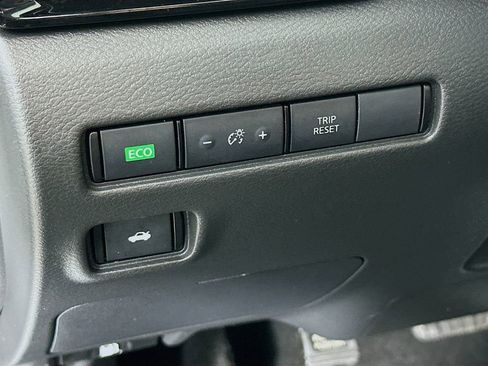 Certified 2022 Nissan Sentra SR w/ Electronics Package image 16