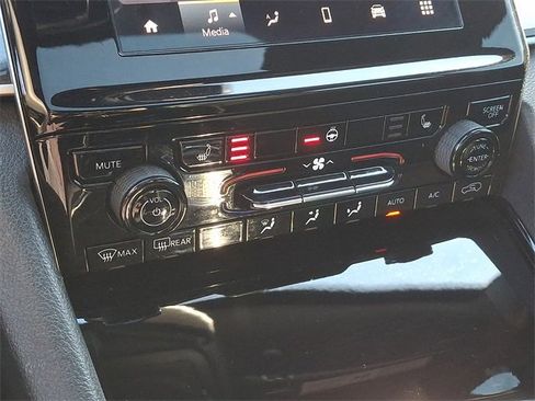 Used 2023 Jeep Grand Cherokee Altitude image 19