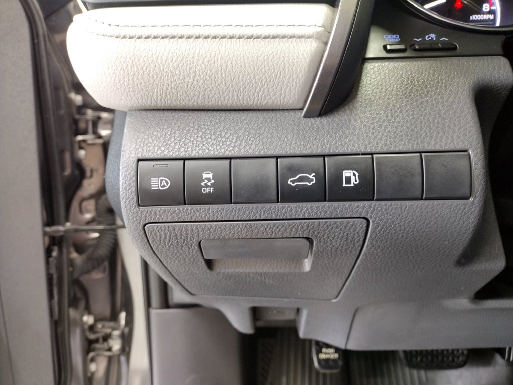 Used 2018 Toyota Camry LE FWD image 20