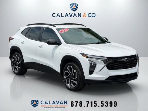 Used 2025 Chevrolet Trax RS w/ Sunroof Package FWD image 1