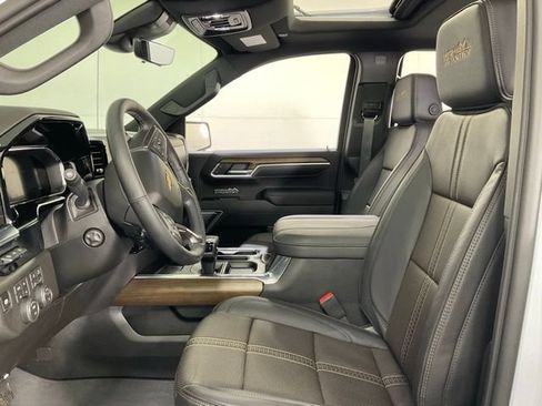 Used 2026 Chevrolet Silverado 1500 High Country w/ Technology Package AWD/4WD image 24