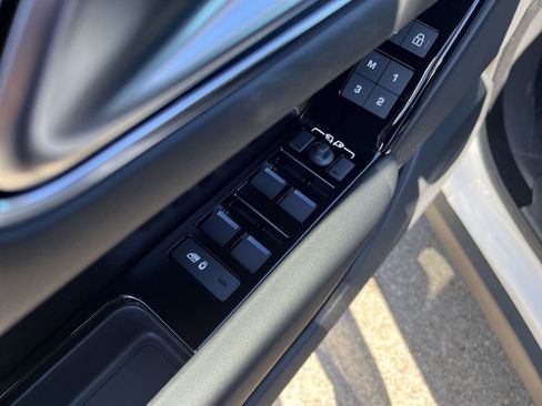 Used 2026 Land Rover Range Rover Velar Dynamic SE image 12