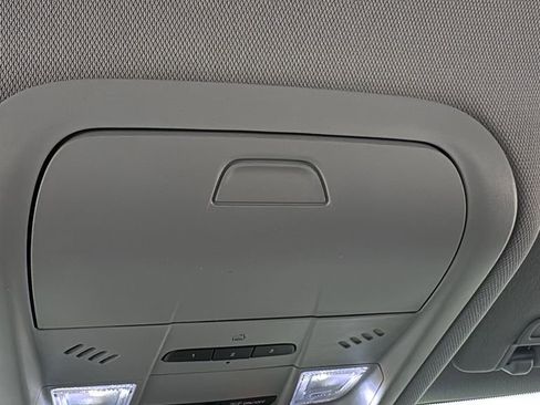 Used 2021 Chevrolet Blazer LT image 31