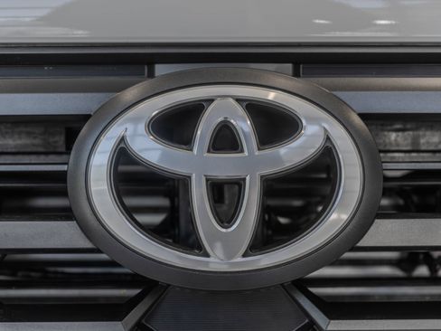 Used 2025 Toyota Tacoma PreRunner RWD image 5