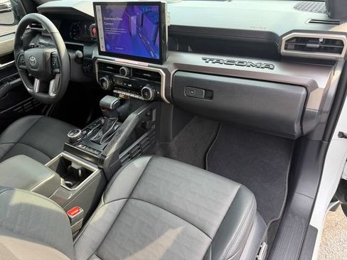 Certified 2024 Toyota Tacoma TRD Sport w/ TRD Sport Premium Package AWD/4WD image 19